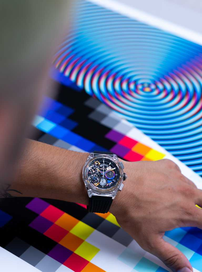 ZENITH x Felipe Pantone「DEFY 21」雙陀飛輪腕錶，創新漸變「Rainbow彩虹」PVD塗層錶盤，極具未來主義風格。（圖╱ZENITH提供）