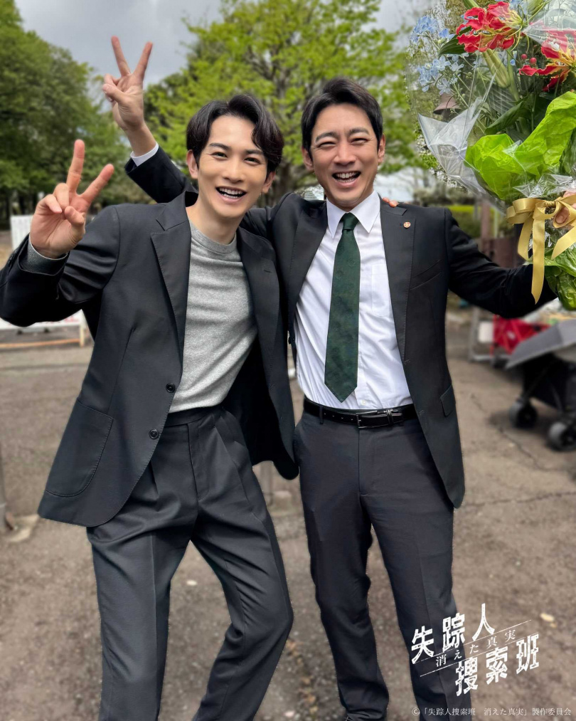 町田啓太眼中的小泉孝太郎「紳士又溫柔」,笑稱能再次合作是一種安心。(圖/取自官方X)