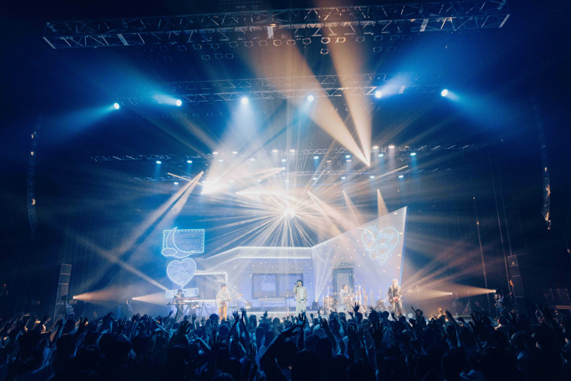 神不擲骰子2年前來台表演，對台灣粉絲的熱情印象深刻。（圖／雅慕斯娛樂提供）