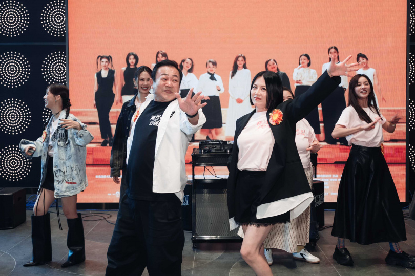 安心亞與粉絲互動可愛,還開玩笑說自己現在講話很大聲。(圖/壹壹喜喜提供)