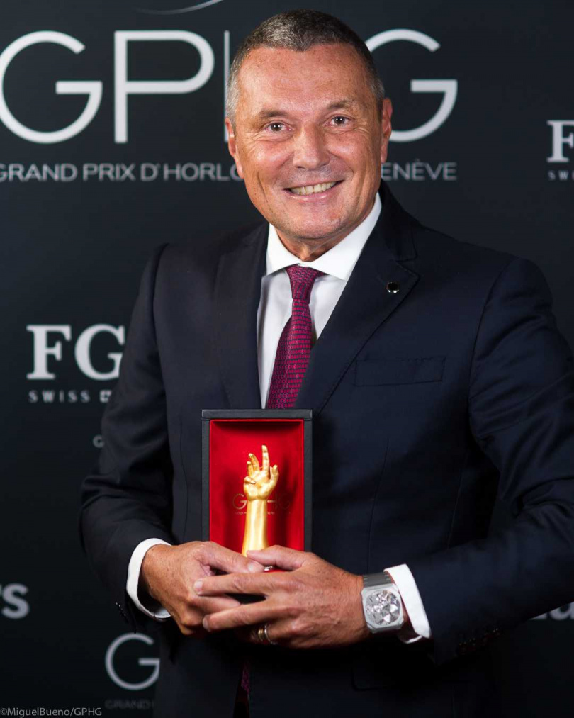 寶格麗全球總裁Jean-Christophe Babin於2022日內瓦鐘錶大賞(GPGH)活動現場獲頒兩個獎項（圖／品牌提供）