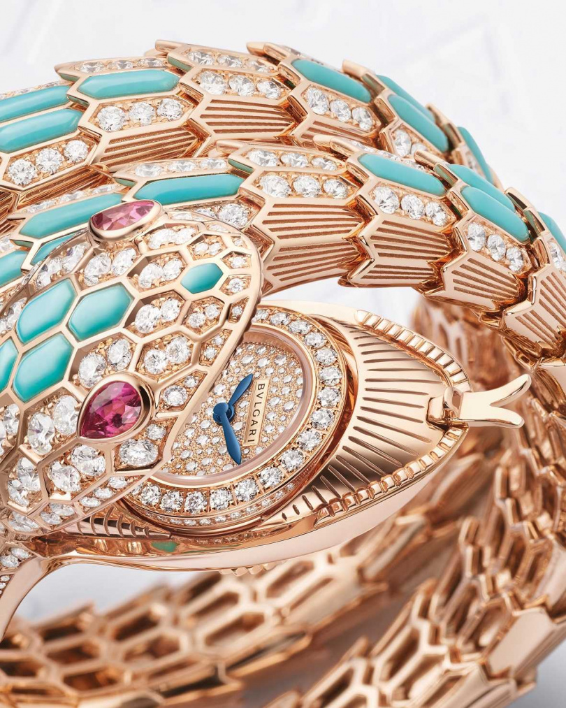 SERPENTI MISTERIOSI 頂級珠寶神秘腕錶 藍色漆藝與鑽石款／約7,713,000元（圖／品牌提供）