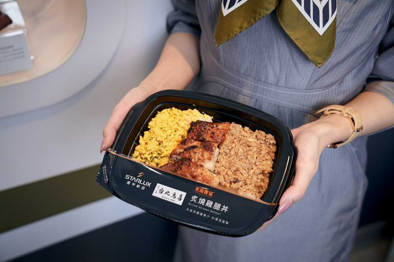 主打新品為星宇航空日本航線商務艙限定，由以雞肉料理聞名的米其林餐盤推薦燒鳥專門店「台北鳥喜」合作開發「鳥喜炙燒雞腿丼(售價99元)」。
