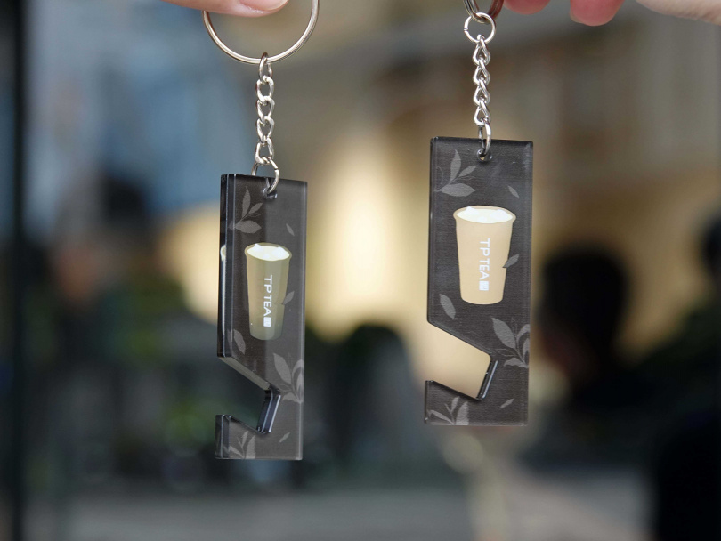 5/2起於「新禪風Zen」茶湯會未來概念店單筆消費滿128元，贈限定手機支架鑰匙圈乙個。