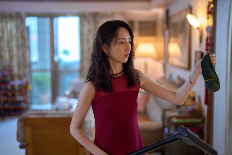 柯佳嬿飾演潑辣厭世的人妻。(圖/Netflix提供)