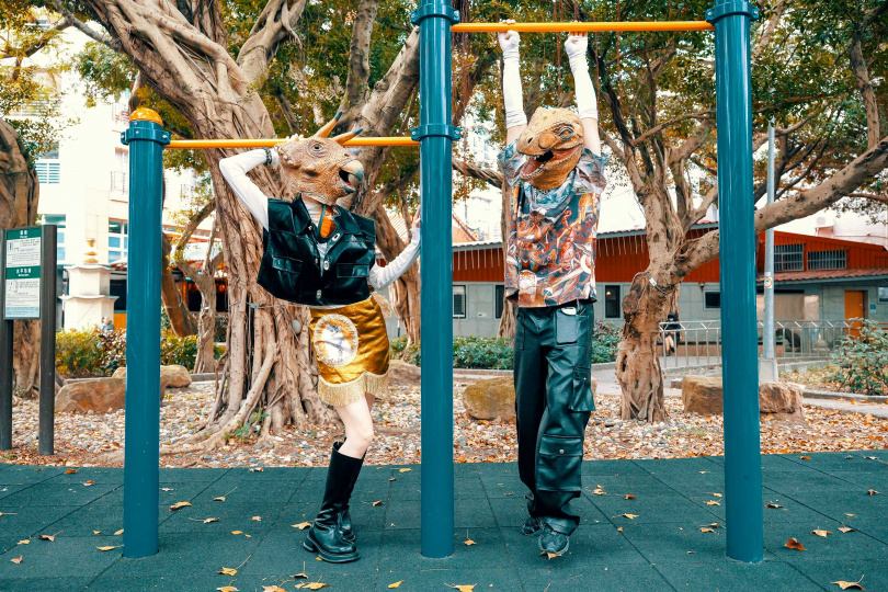 暴龍愛好和平，才能跟三角龍成為朋友，但準備表演的過程很常讓兩隻恐龍大吵。（圖／焦正德攝）