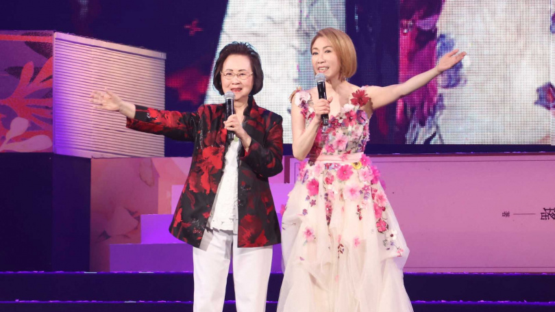 李翊君（右）透露小巨蛋演唱會上一定會安排致敬瓊瑤的歌曲橋段。（圖／本刊攝影組）