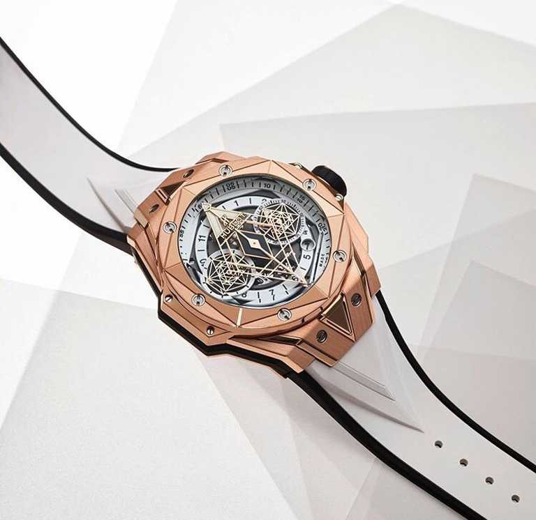 HUBLOT「Big Bang Sang Bleu II墨白計時碼錶」皇金款╱45mm，緞面拋光皇金錶殼，限量100只╱1,469,000元。（圖╱HUBLOT提供）