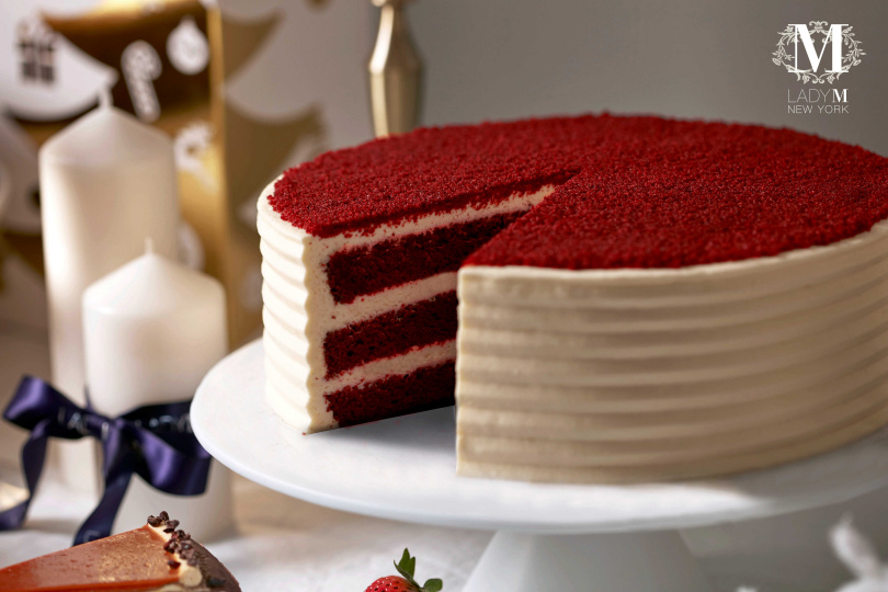 聖誕節前夕再度推出的紅絲絨蛋糕，帶來濃厚的過節氣氛，詢問度高居不下！ （圖／Lady M提供）