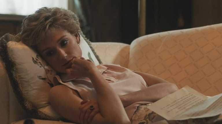 伊莉莎白戴比基在影集《The Crown王冠》第5季複製黛妃的完美扮相，相當令人期待。（圖╱翻攝自The Crown粉絲專頁）