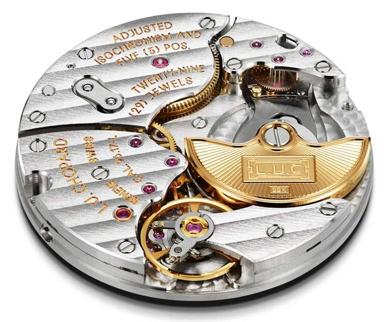 蕭邦L.U.C 96.17-L型錶廠自製超薄機芯，厚度僅3.30毫米，具65小時動力儲存。（圖╱Chopard提供）