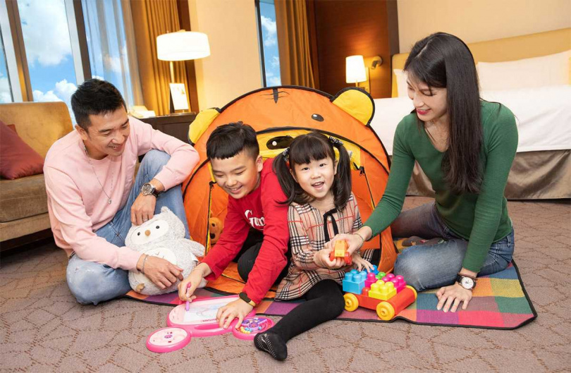 台南遠東香格里拉專案入住行政家庭房，房內將佈置童趣盎然的兒童帳篷及遊戲組，讓小朋友玩得超開心。