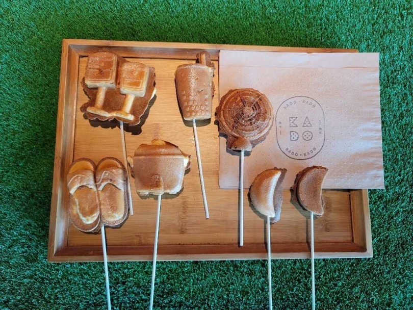 「印象台灣」以台灣小物為主題，如復古電風扇，傳統電鍋，珍珠奶茶，藍白拖，傾斜郵筒及博杯等造型。