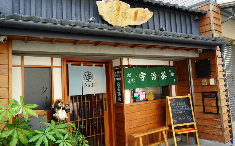 老闆聘請旅日設計師設計出帶有京都町家風格的店面，讓客人感受到宛如在京都街頭的氛圍。