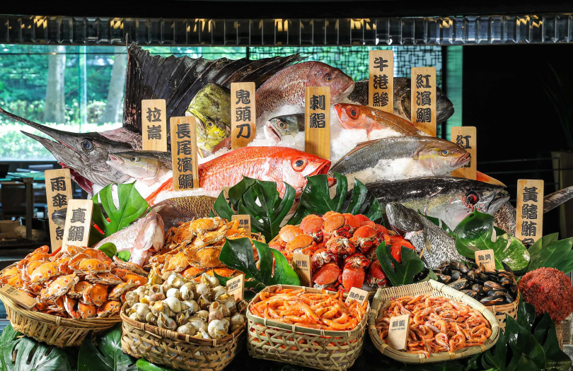 柏麗廳餐台上來自台東成功漁港的每日契作漁獲，是當中最吸睛的亮點。
