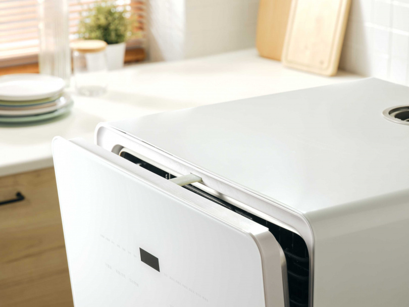自動開門烘乾與自動關門除菌功能，讓使用碗盤更加安心。