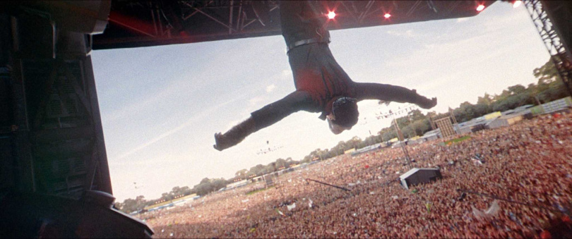 《更好的人》還原多場羅比威廉斯經典現場演出。(圖/台北双喜提供)