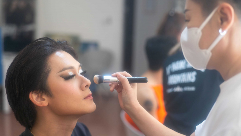 許瑞奇化妝成變裝皇后至少需花三小時。（圖／甲上提供）