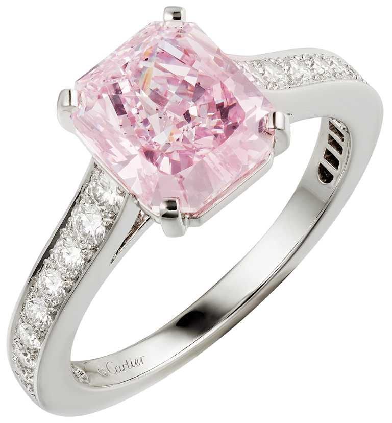 Cartier「1895」系列，粉色鑽石戒指╱256,500,000元。（圖╱Cartier提供）