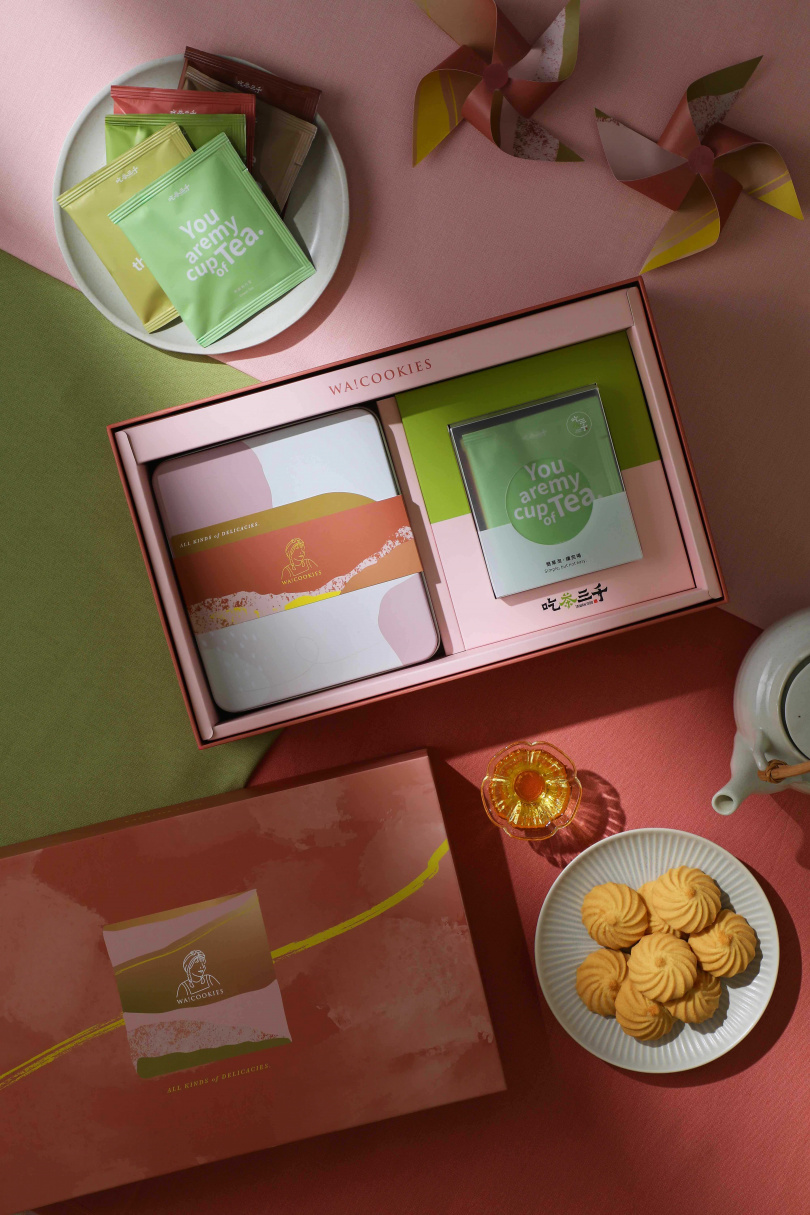由知名YouTuber古娃娃創立之點心品牌「WA!COOKIES」，首度攜手台中精品手搖茶飲品牌「吃茶三千」，獨家推出春敘禮盒「曲奇×茶盒」！
