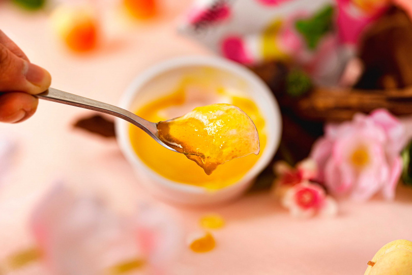 「櫻花南高梅」選擇日本和歌山縣的南高梅製成的梅汁，搭配梅子泥製成的橙黃果醬，香氣撲鼻的酸甜感。