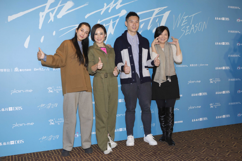 温貞凌（左起）、楊雁雁、導演陳哲藝和楊貴媚出席《熱帶雨》首映會。