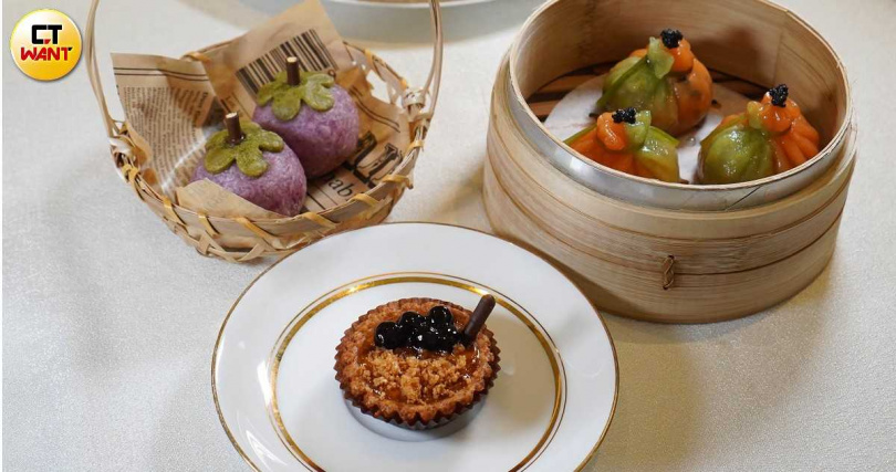 造型港點「波霸珍奶蛋塔」(前起順時針,138元/顆)、「山竹咸水角」(198元/2件)、「松露素福袋」。(198元/3件,圖/魏妤靜攝)