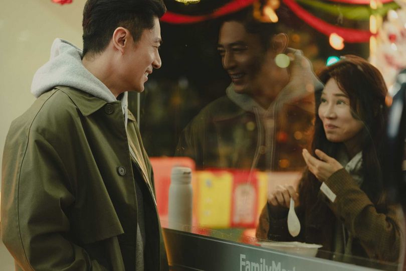 《忘了我記得》謝盈萱、霍建華在人生低潮時相識相戀後成夫妻。(圖/Netflix提供)