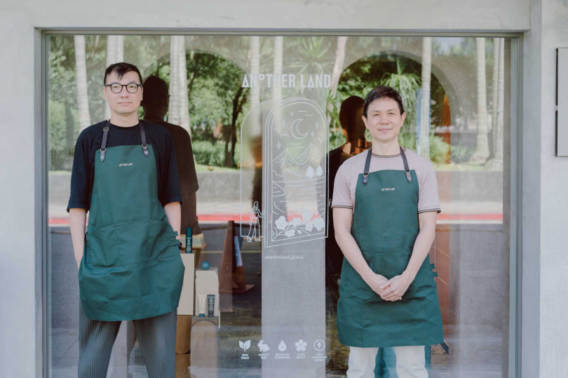 來自新加坡的設計師Jackson Tan與台灣保養專家李昆霖,跨界打造ANOTHER LAND,以設計美學與科研實力,組成品牌最強核心,打造耳目一新、內外兼具的保養體驗。(圖/品牌提供)