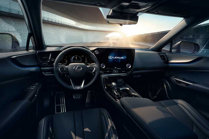 座艙內的另一大亮點為高規車型所搭載的14吋超大觸控螢幕，大幅提升車室科技氛圍