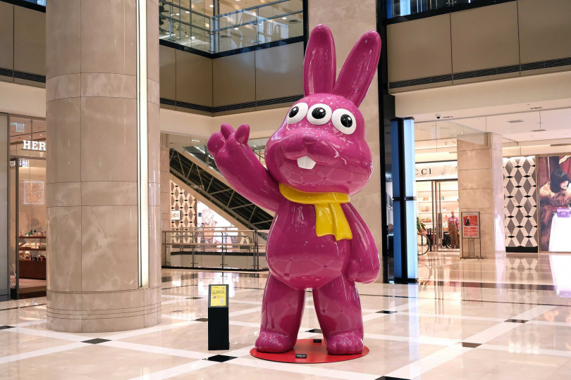 除了超萌打卡點【Nice兔 Meet U藝術空間展】之外，羅賓唐也為Nice兔設計了一系列新光三越春節專屬周邊商品。