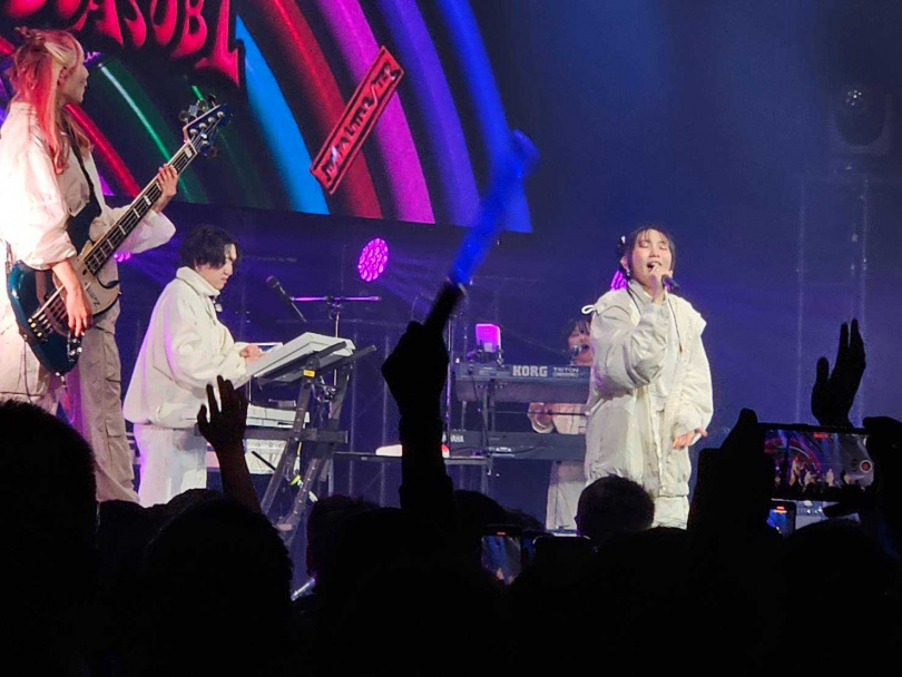 YOASOBI今晚於新莊Zepp New Taipei開唱，吸引滿場2000樂迷朝聖。（圖／讀者提供）
