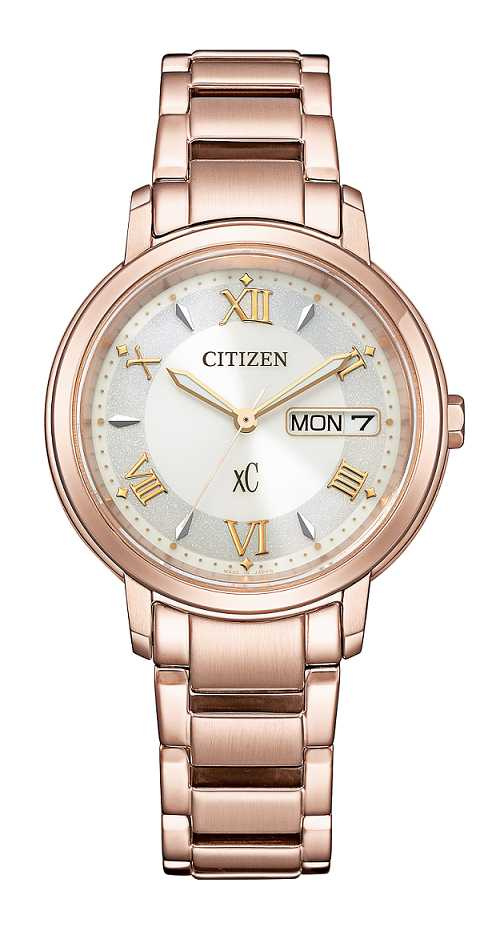 光動能Day-Date三針錶款，同步推出Sakura pink櫻花粉紅金錶殼及錶帶的EW2426-62A。（圖／品牌提供）