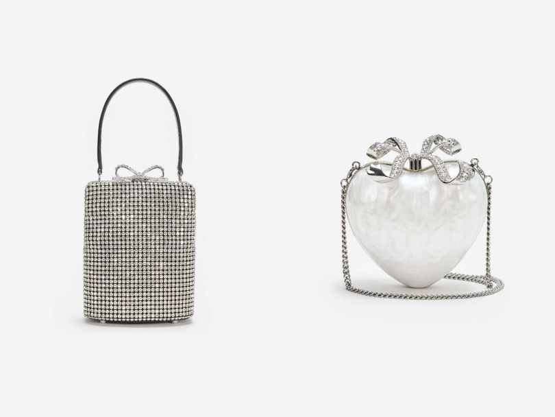 (左)self-portrait Silver Crystal Fishnet Bag/22,800元,(右)self-portrait Pearl Top Handle Heart Clutch/22,800)元(圖/品牌提供)