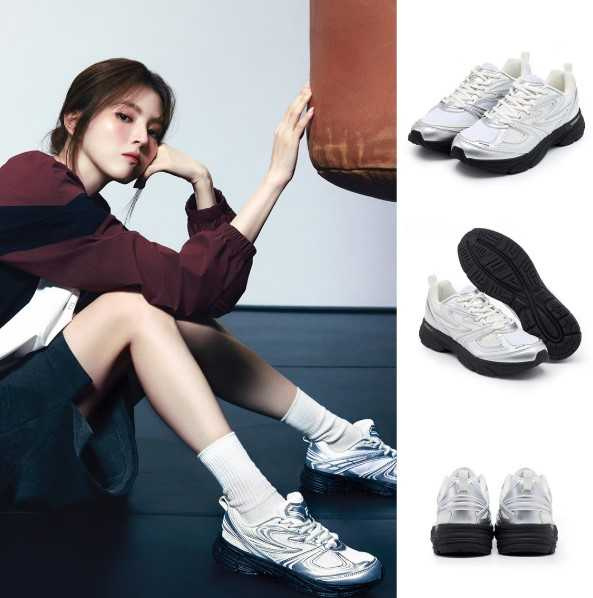 FILA INTERUN 銀白/2880元(圖/品牌提供)
