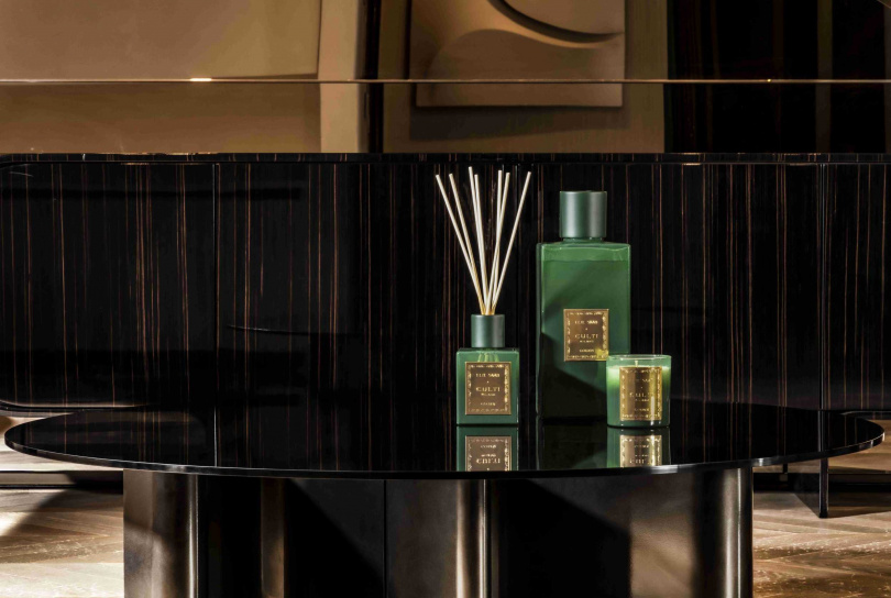CULTI MILANO × ELIE SAAB「GOLDEN」裝飾系列擴香 500ml / 4,500元、2700ml / 21,000元，香氛蠟燭 270g / 2,400元