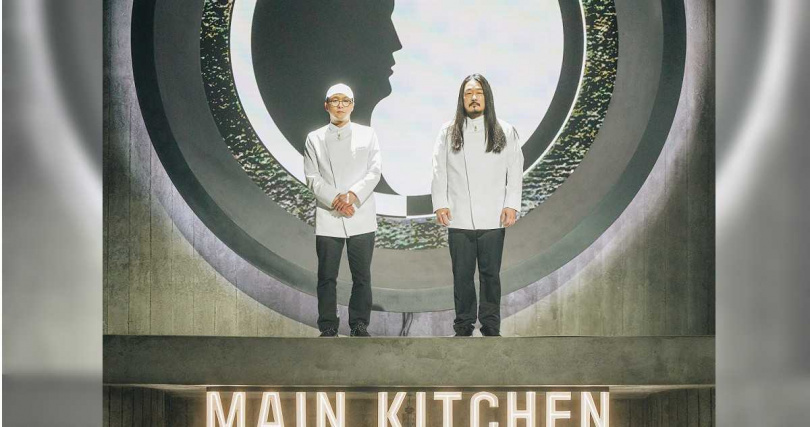 崔康祿(左)與金度潤回鍋《黑白大廚》挑戰。(圖/Netflix提供)