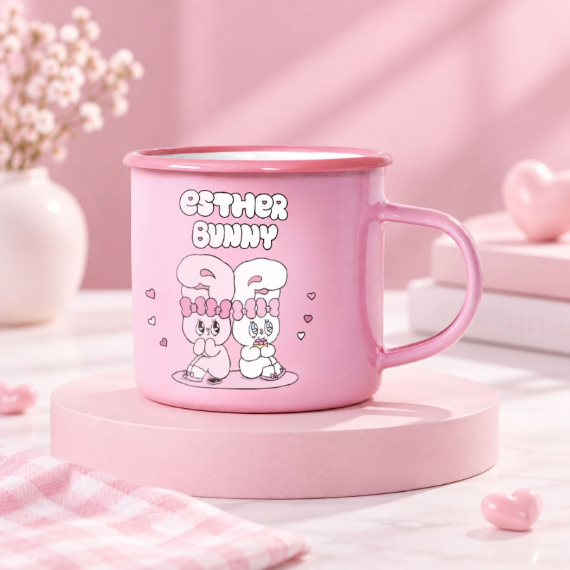 MIRAE未來美×Esther Bunny聯名琺瑯杯、零錢包單筆滿2,000元二選一;聯名抱枕單筆滿5,000元贈送。(圖/品牌提供)