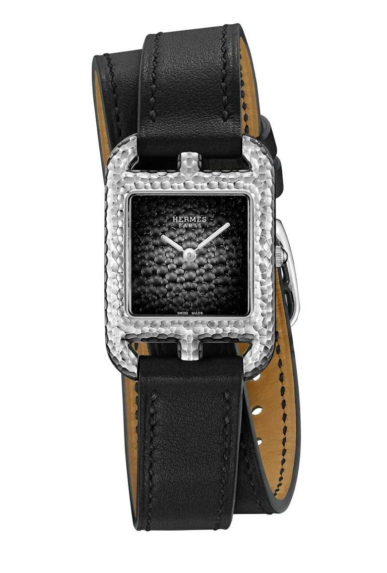 HERMÈS「Cape Cod Martelée 金工鍛打腕錶」，精鋼錶殼，錶徑23mm╱價格店洽。（圖╱HERMÈS提供）