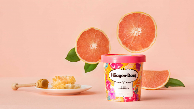Häagen-Dazs「蜂蜜葡萄柚冰淇淋」以嚴選天然金黃蜂蜜交織果香清甜葡萄柚冰淇淋，一口便能吃到幸福滋味