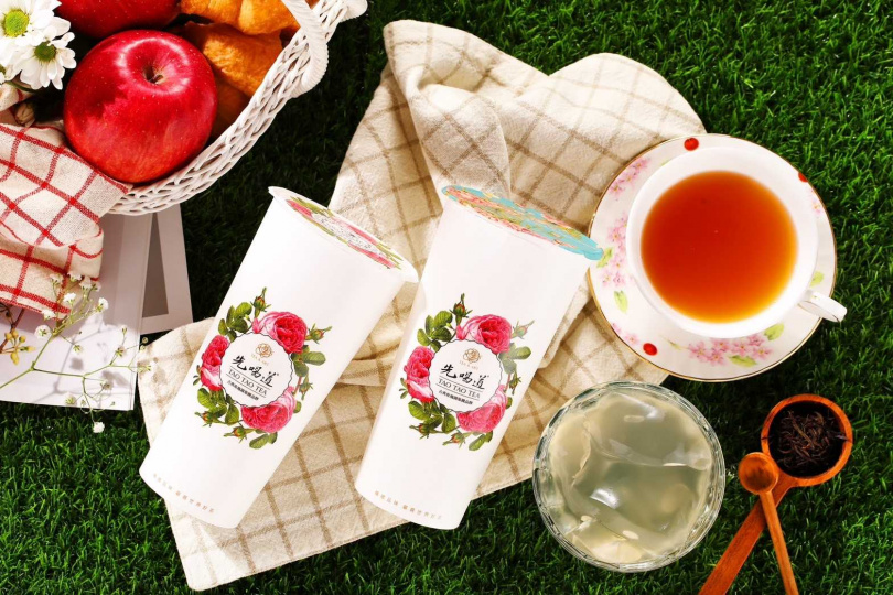 以富士蘋果汁搭配上先喝道招牌英式蜜桃茶，果香與茶香完美融合。