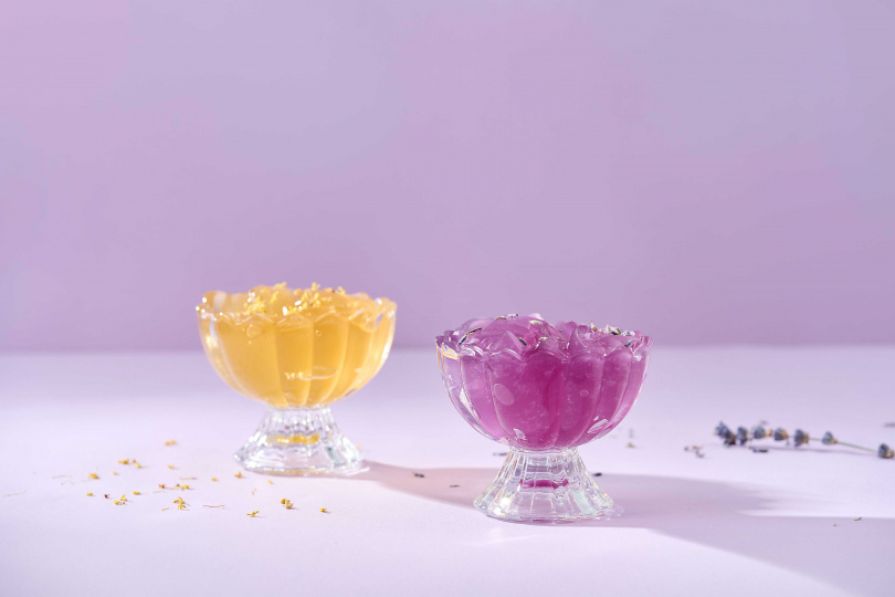 旺月捌獨家製作配料，「紫檸凍」（右）由薰衣草及檸檬製作，「丹桂凍」（左）。