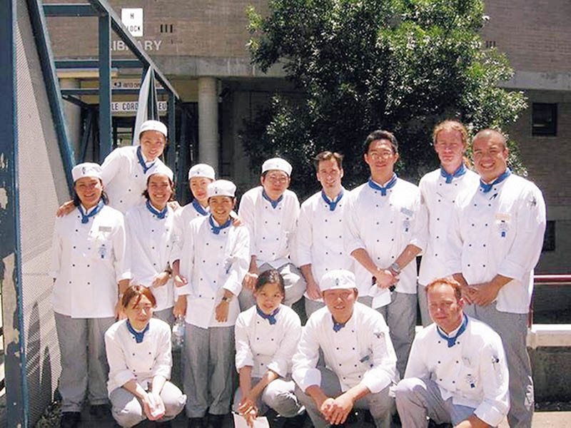 到澳洲藍帶學藝，結識許多外國廚師同學。（圖／徐孟楷提供）