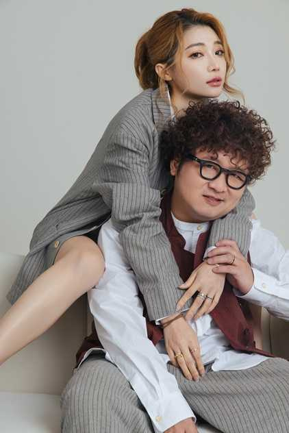 結婚兩個月,依依坦言還不習慣改口叫納豆老公。(圖/經紀公司提供)