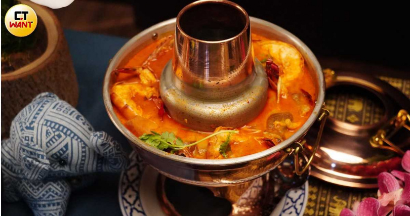 適合4人分享的「泰式酸辣冬蔭鍋」。（1,880元，圖／魏妤靜攝）