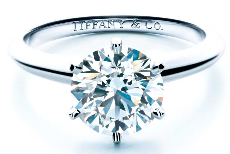 TIFFANY & CO.「The Tiffany Setting」鉑金六爪鑽石戒指╱價格店洽。（圖╱TIFFANY & CO.提供）