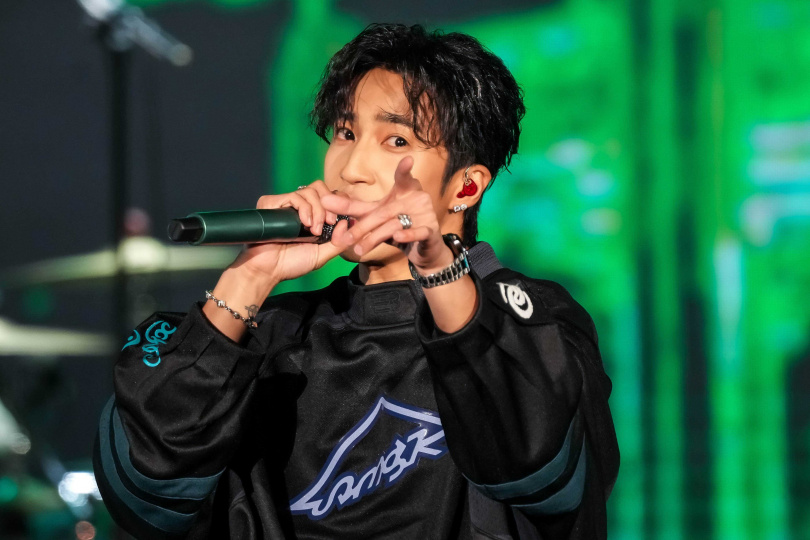 婁峻碩一連帶來多首夯曲,更預告明年將發行新專輯。(圖/TVBS提供)