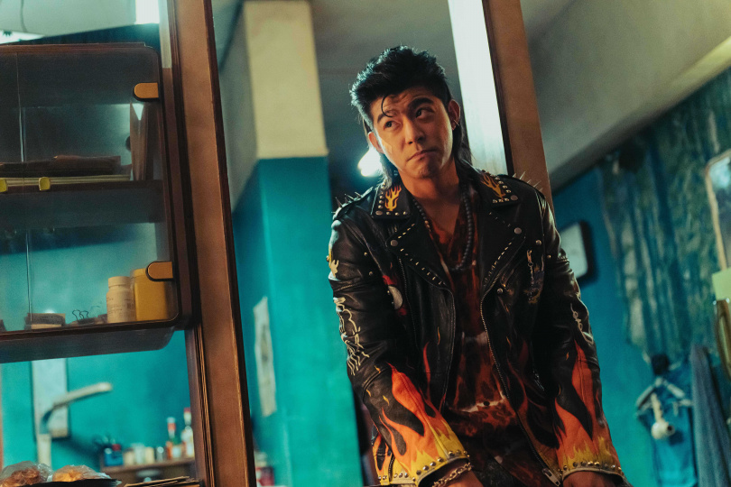 王柏傑特地到廟裡向三太子報備。（圖／Netflix提供）