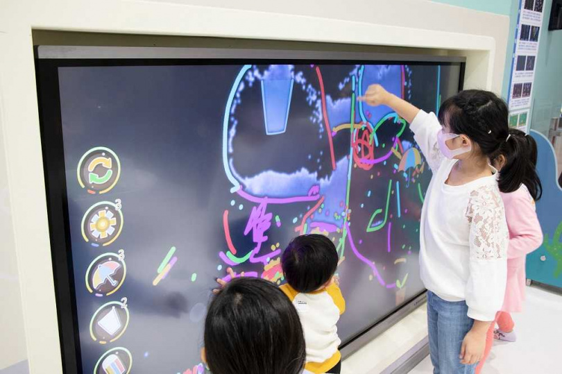 實驗室等遊戲讓親子在此體驗科技數位互動。（圖／巧虎夢想樂園）