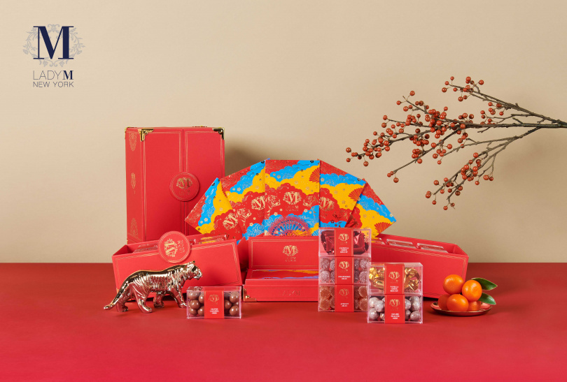 福虎年將至，Lady M 以一襲紅色寶箱，收藏溫暖真摯的祝福！(售價2,800元)